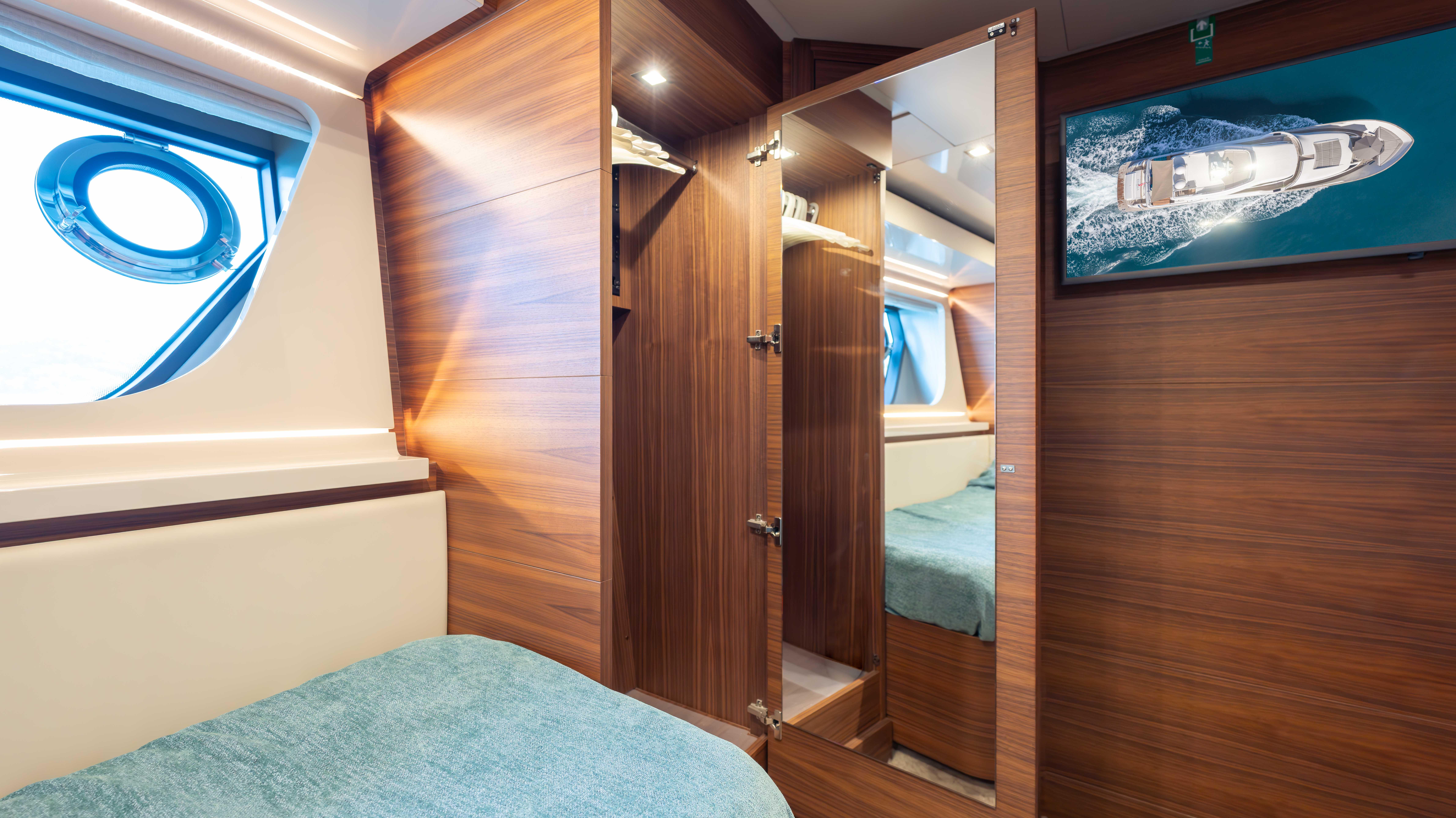 2017 CUSTOM LINE NAVETTA 28 